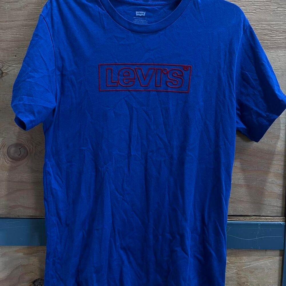 Levi-s Men's Blue and Navy T-shirt